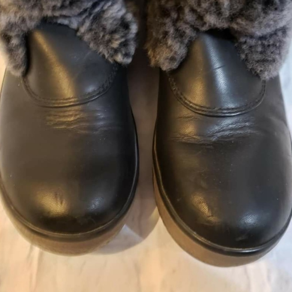 Ugg Lilyan Snow Boots - Picture 5 of 9